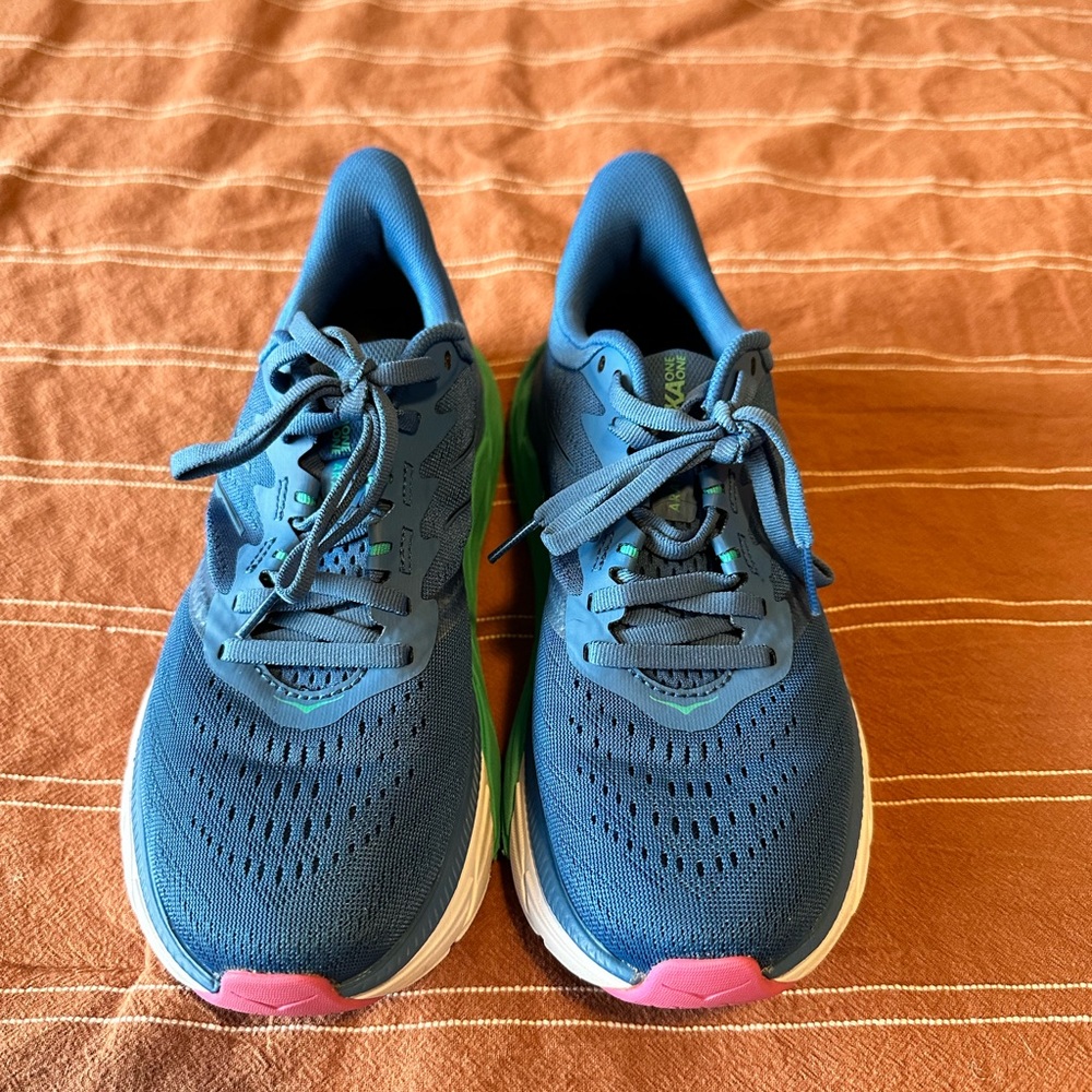 Women’s Hoka Arahi 5 Sneakers